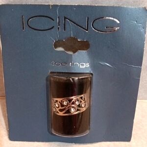 Icing  Silver Tone Toe Ring.